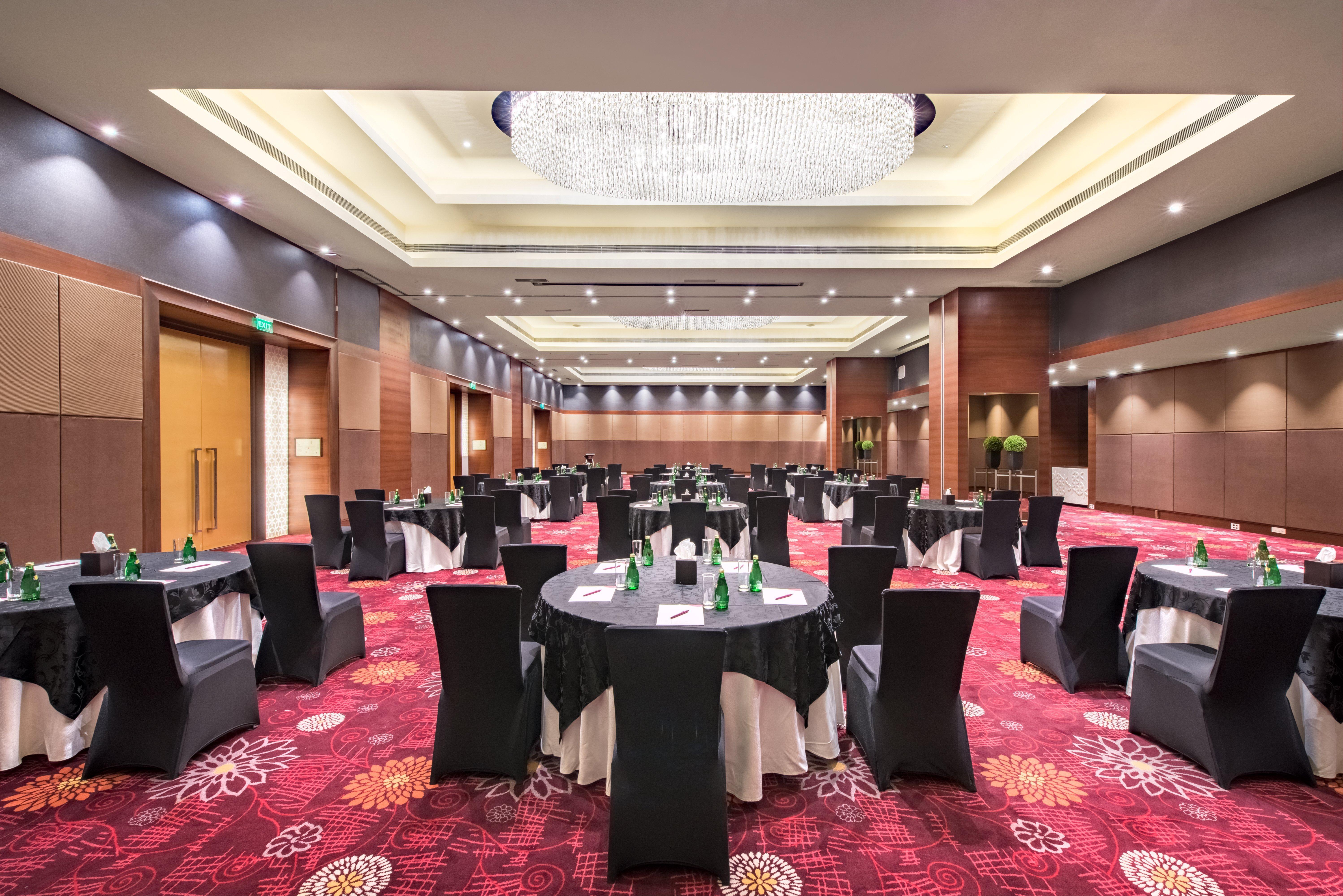 Crowne Plaza Ahmedabad City Centre By Ihg Exterior foto