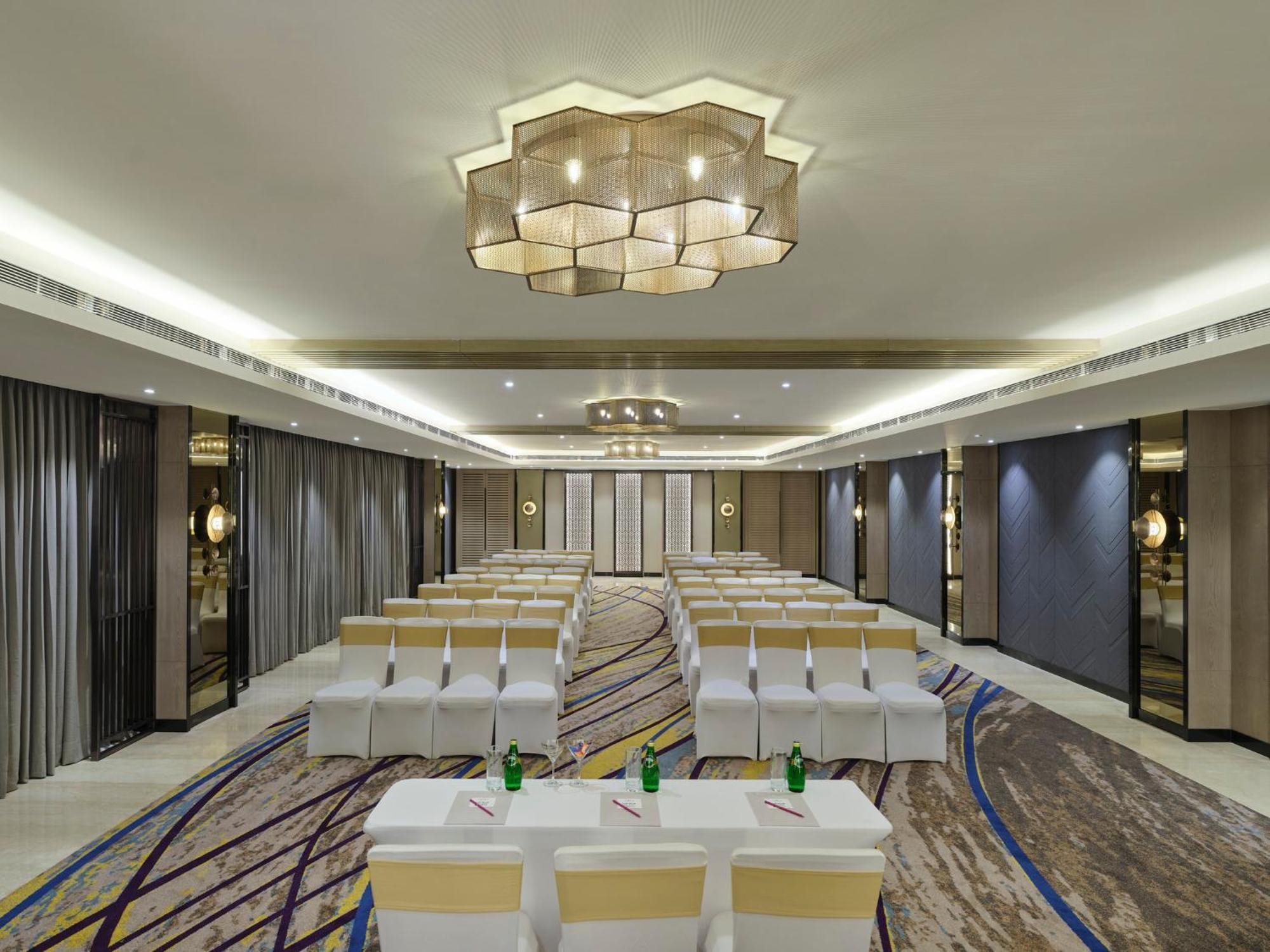 Crowne Plaza Ahmedabad City Centre By Ihg Exterior foto